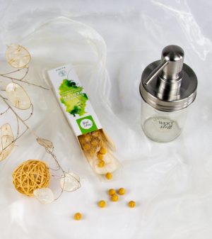 Shampooperlen für fettiges Haar geöffnet und Spender